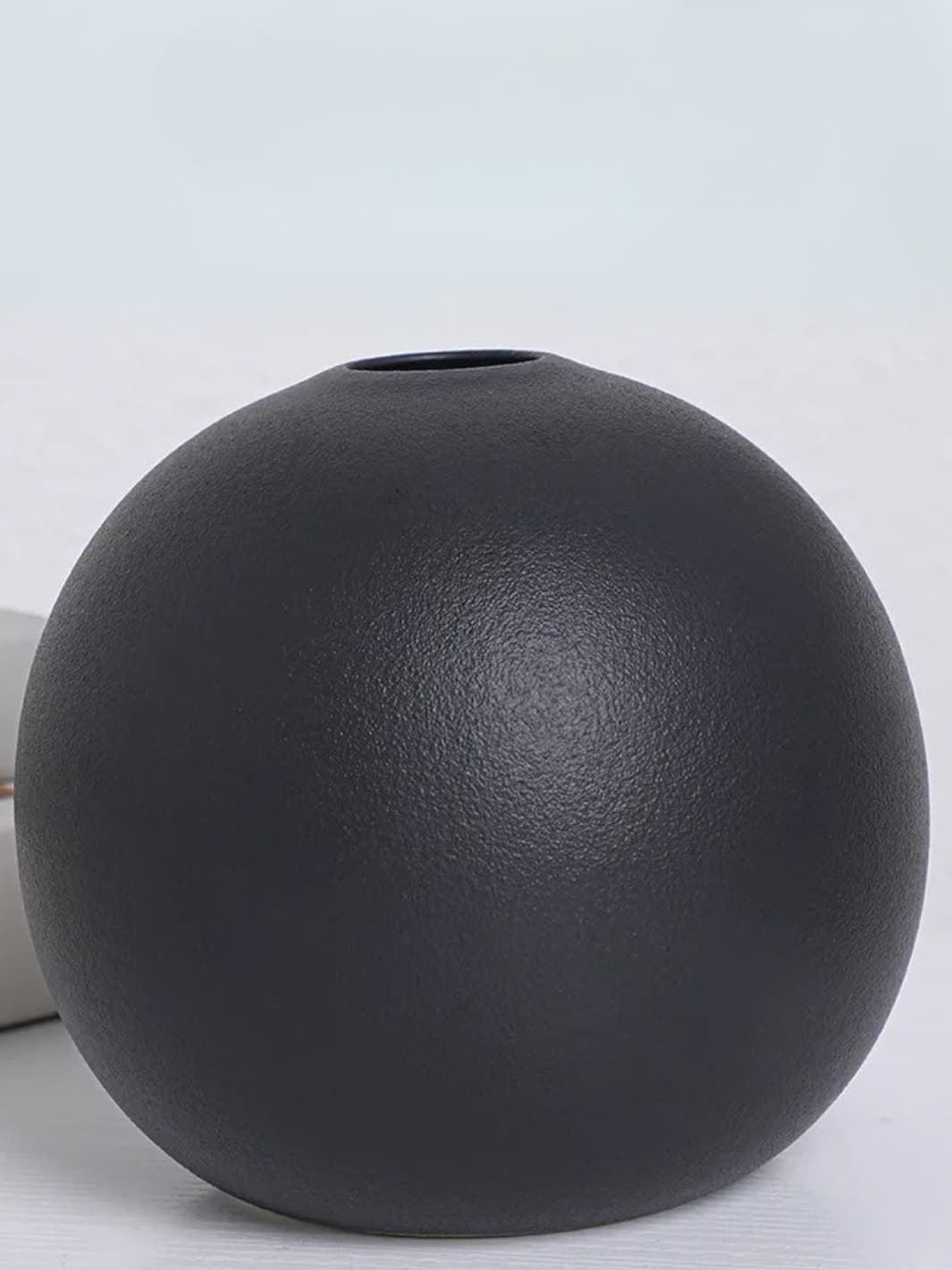 Vase | Boule Noir mate en céramique minimaliste