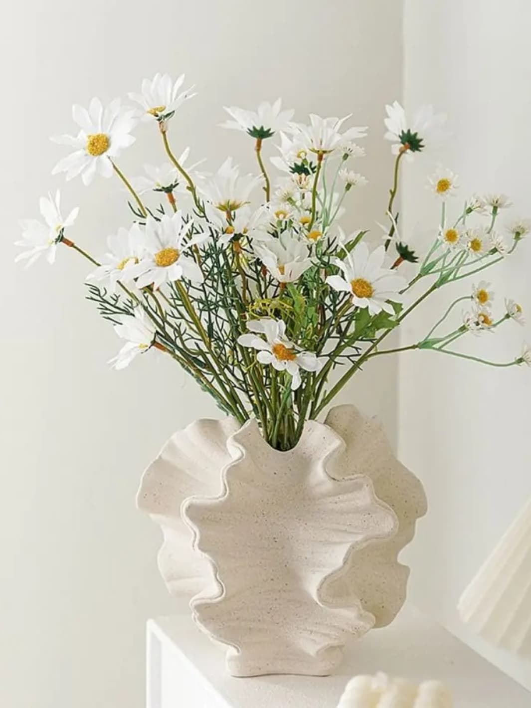 Vase | Coquillage blanc design en céramique ondulée