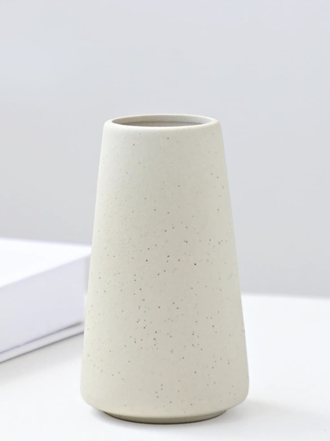 Vase | Silhouette conique minimaliste