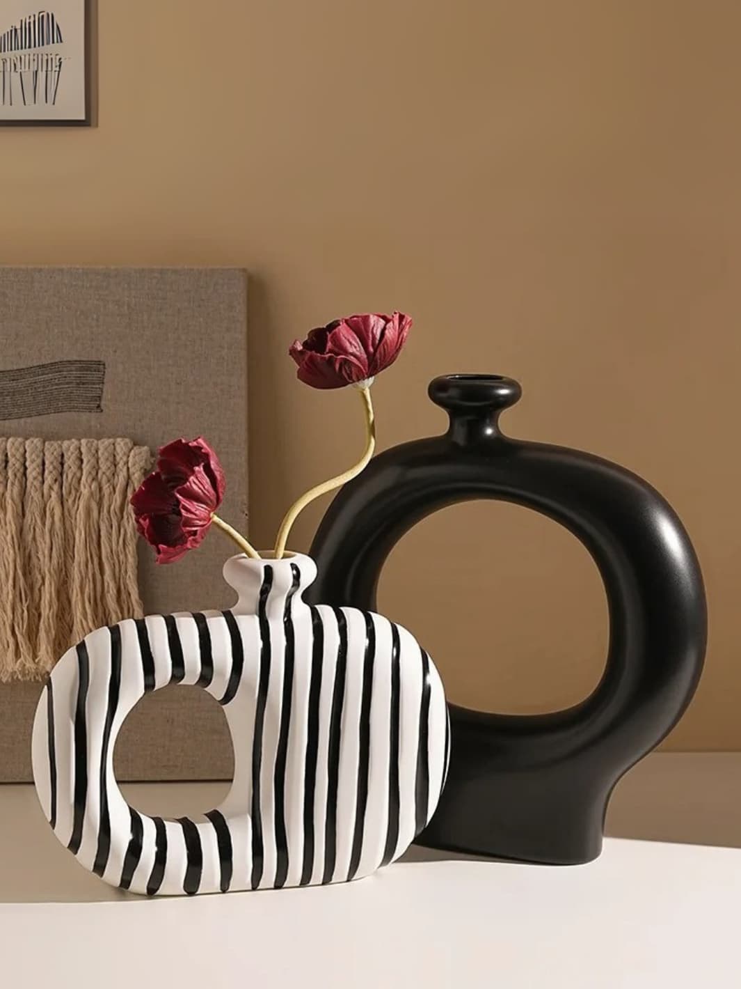 Vase | Cercle noir sculptural en céramique mate