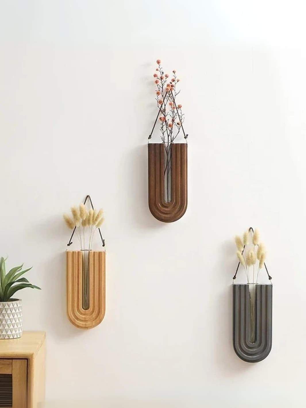 Vase | Suspension murale en bois clair