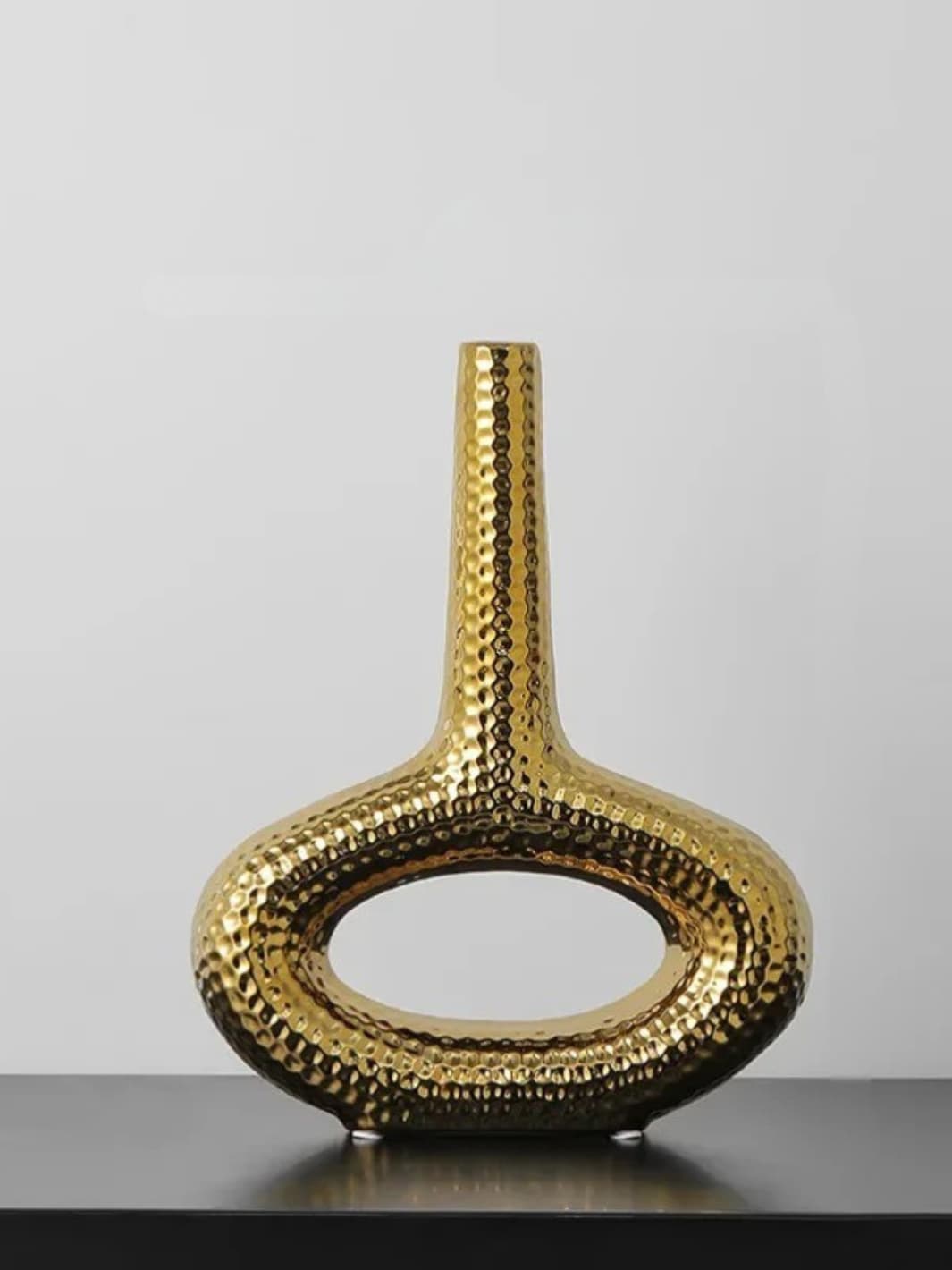 Vase | Design doré martelé à col étroit
