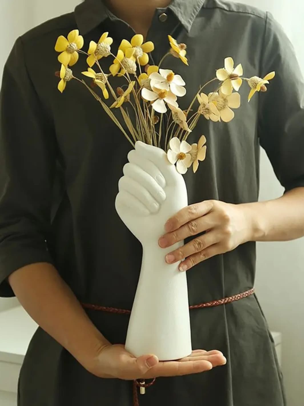 Vase | Forme main en résine blanche artistique