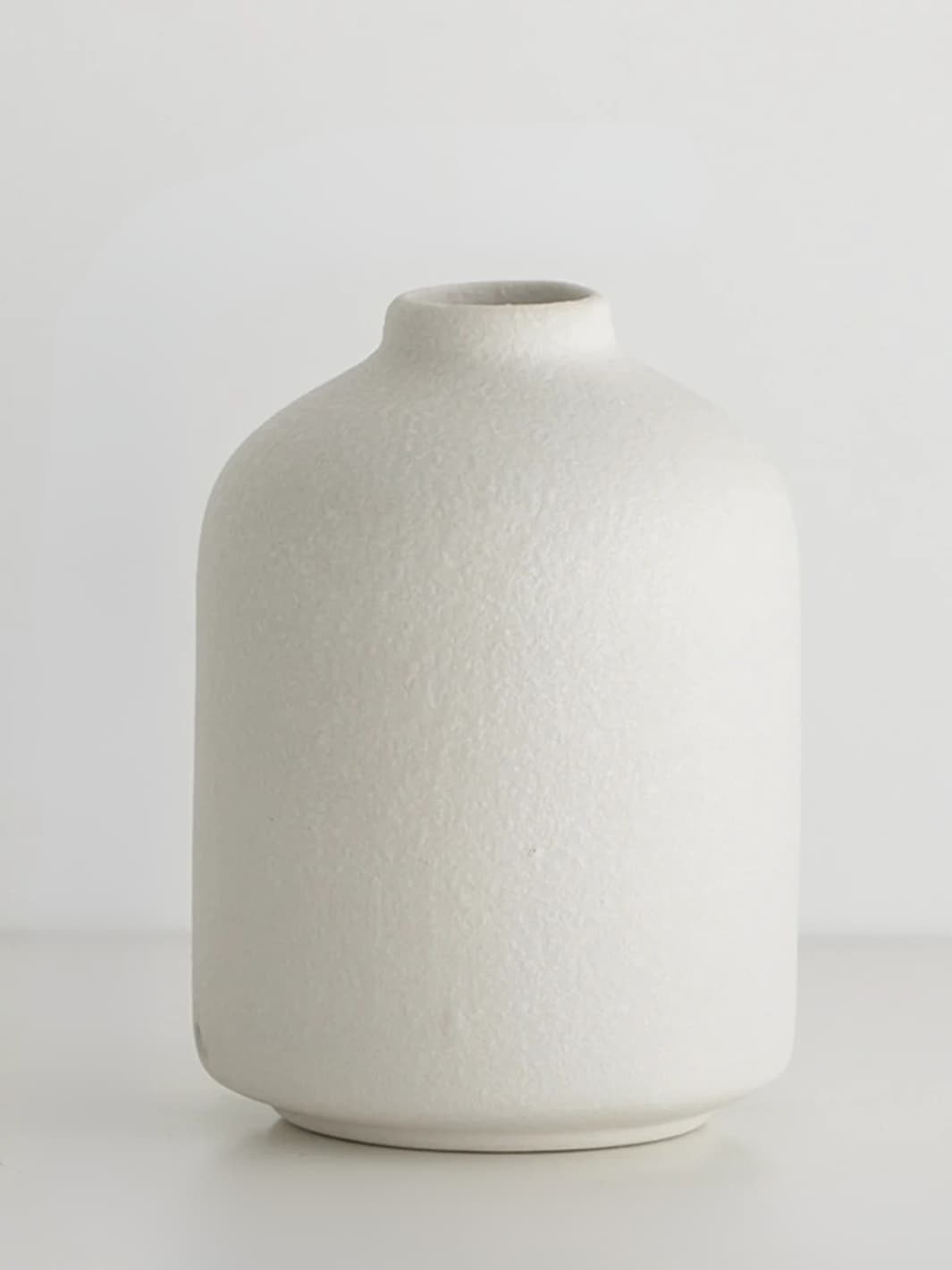 Vase | Contenant arrondi en céramique brute