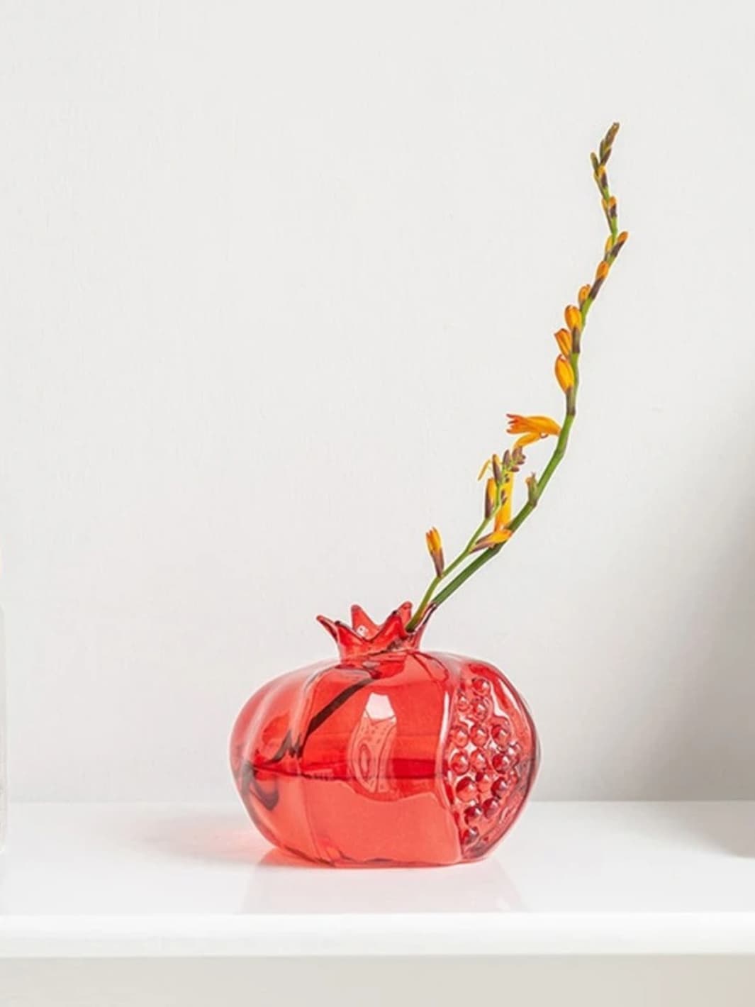 Vase | Grenade en verre soufflé rouge translucide