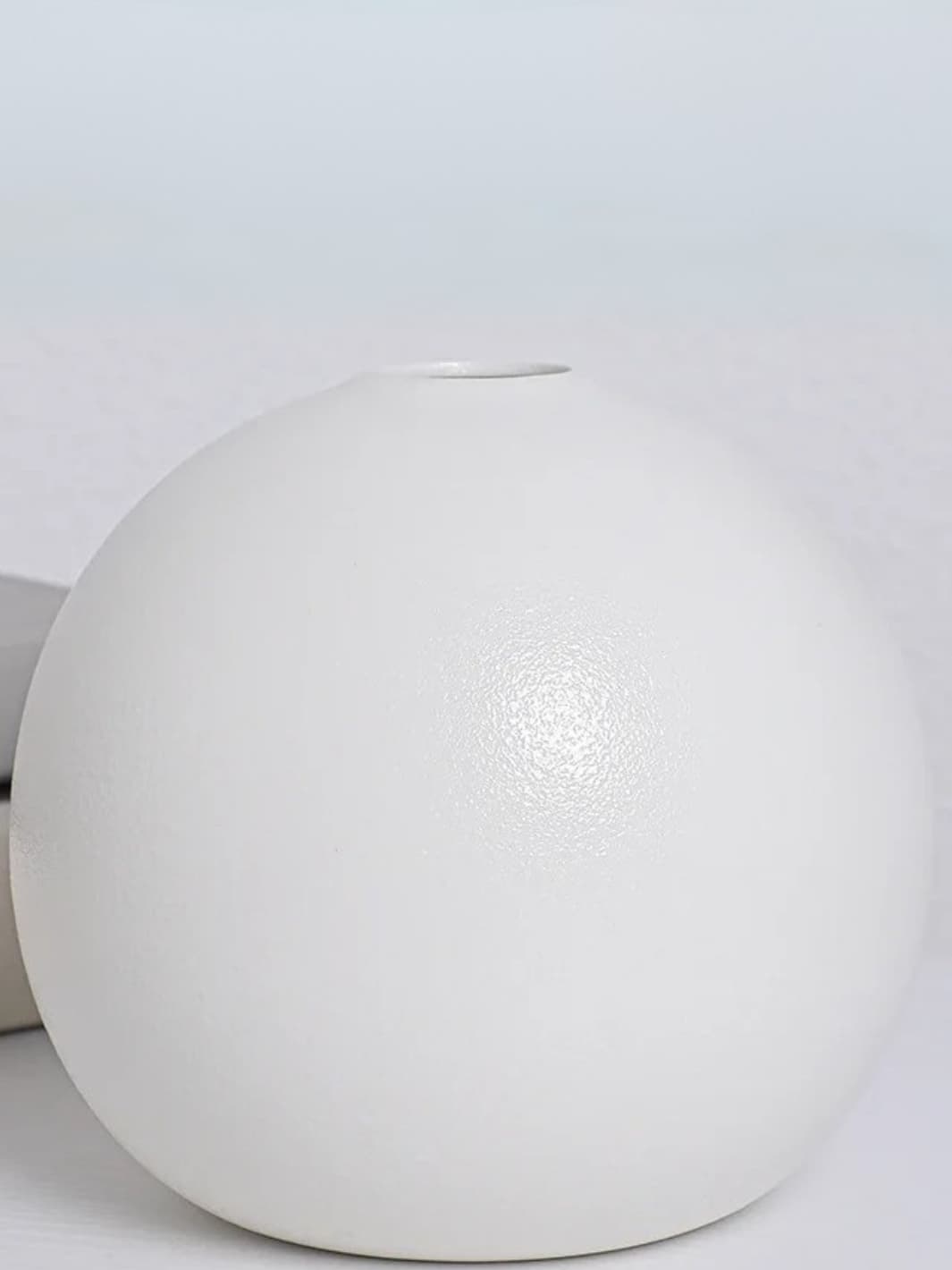 Vase | Boule blanche mate en céramique minimaliste