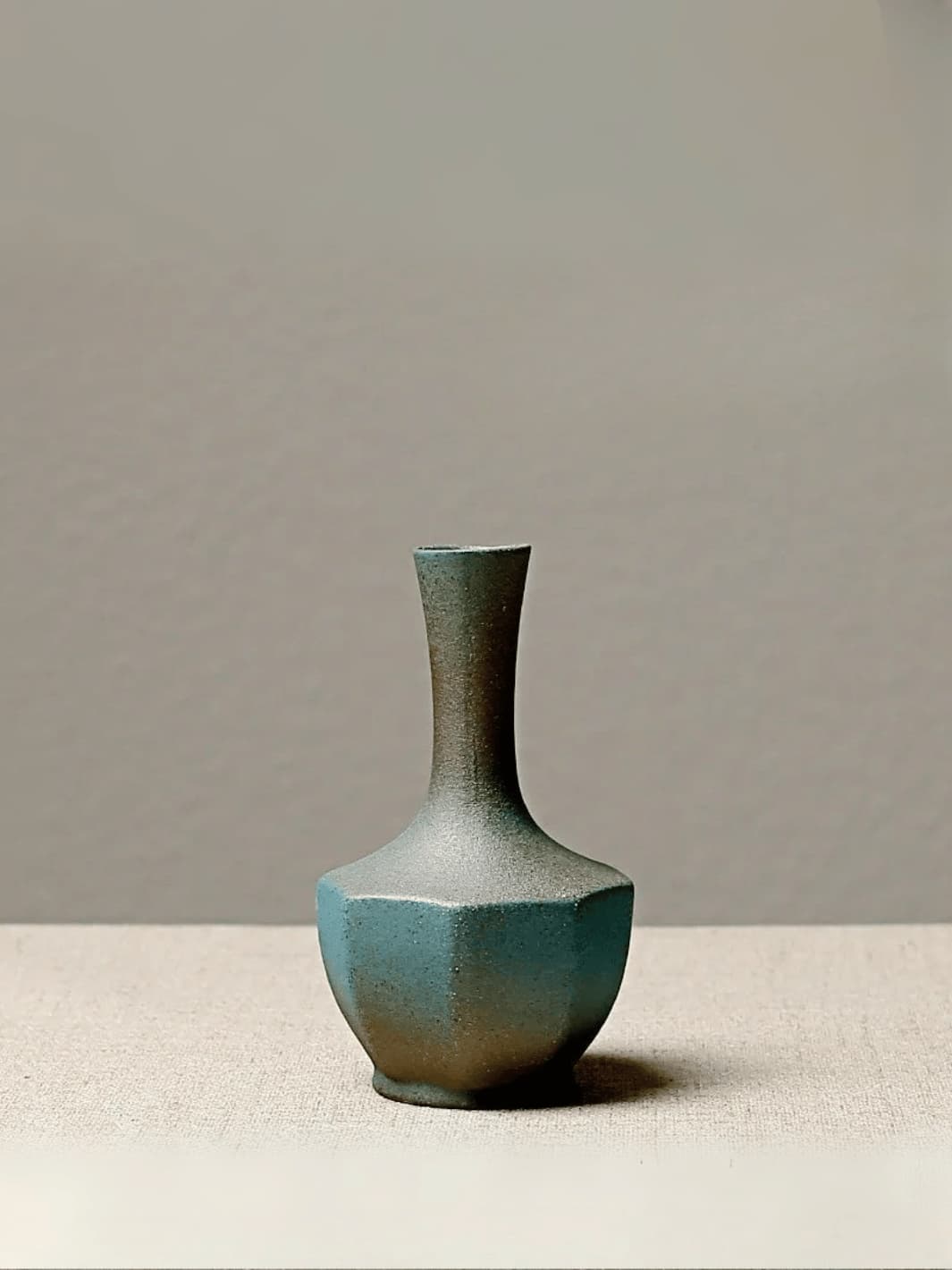 Vase | Grès brut à col long facetté style japonais