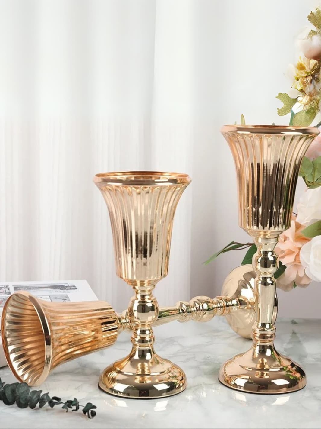 Vase | Pied doré style flûte, finition brillante pour cérémonie