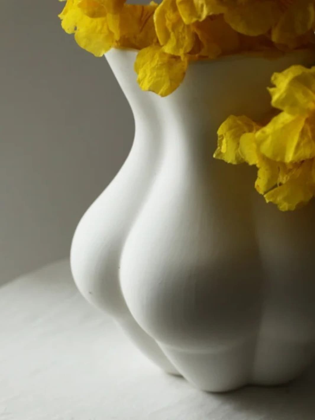 Vase | Pot blanc mat design en forme de corps féminin