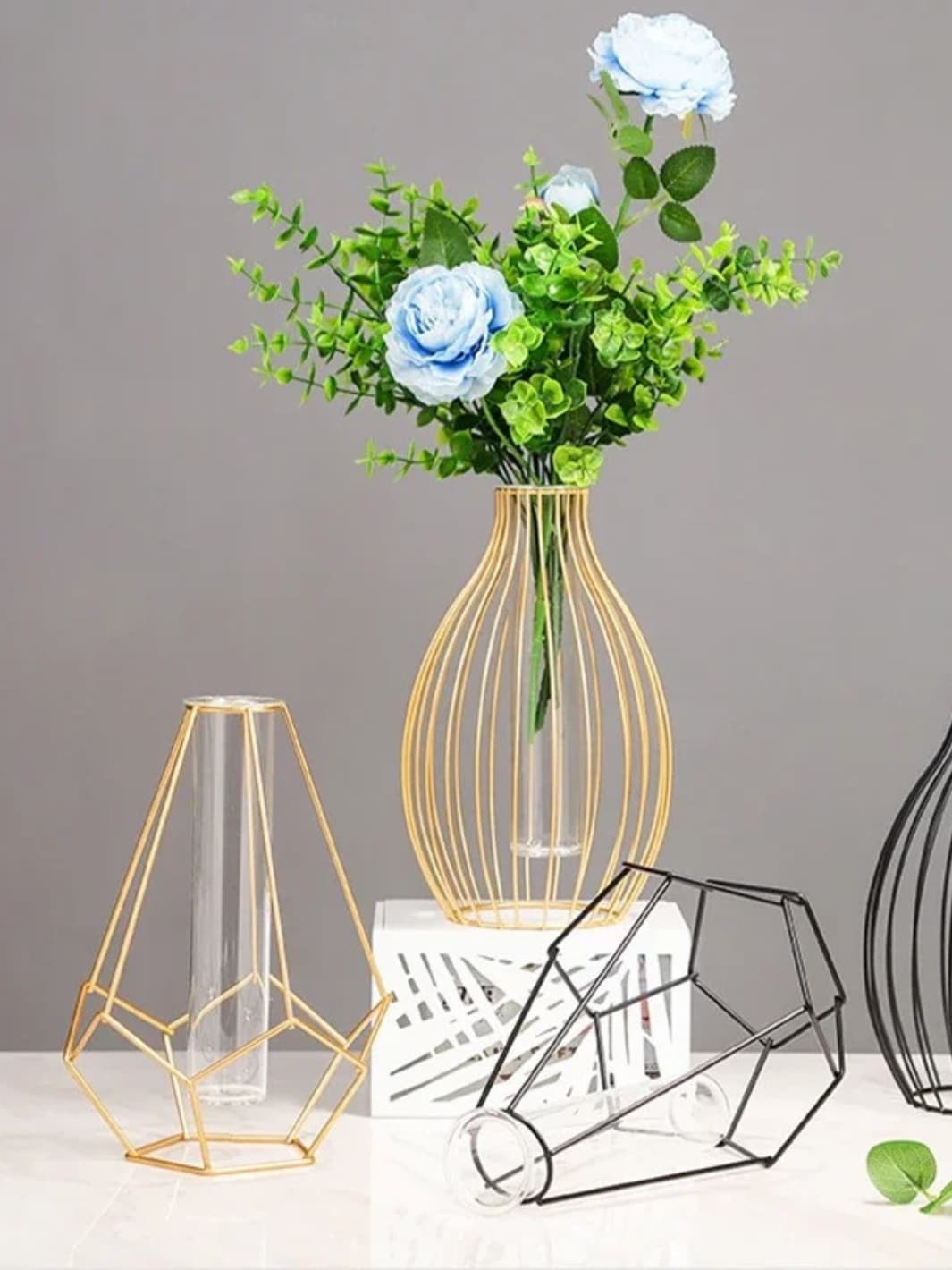 Vase | Éprouvette géométrique suspendue
