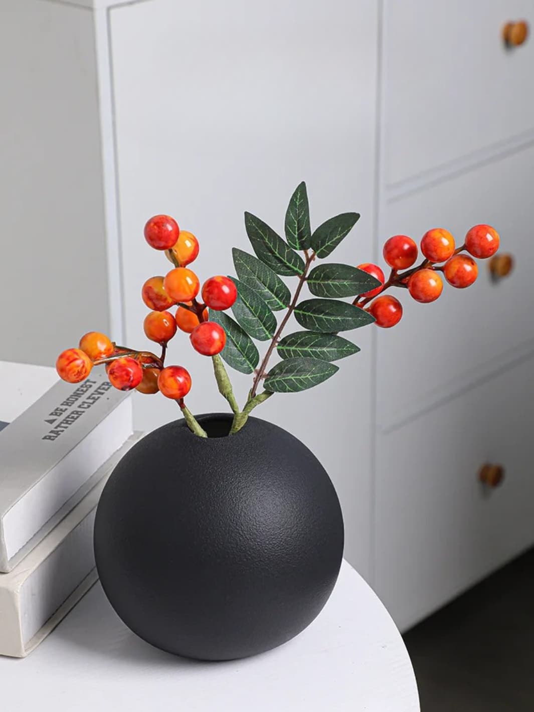 Vase | Boule blanche mate en céramique minimaliste