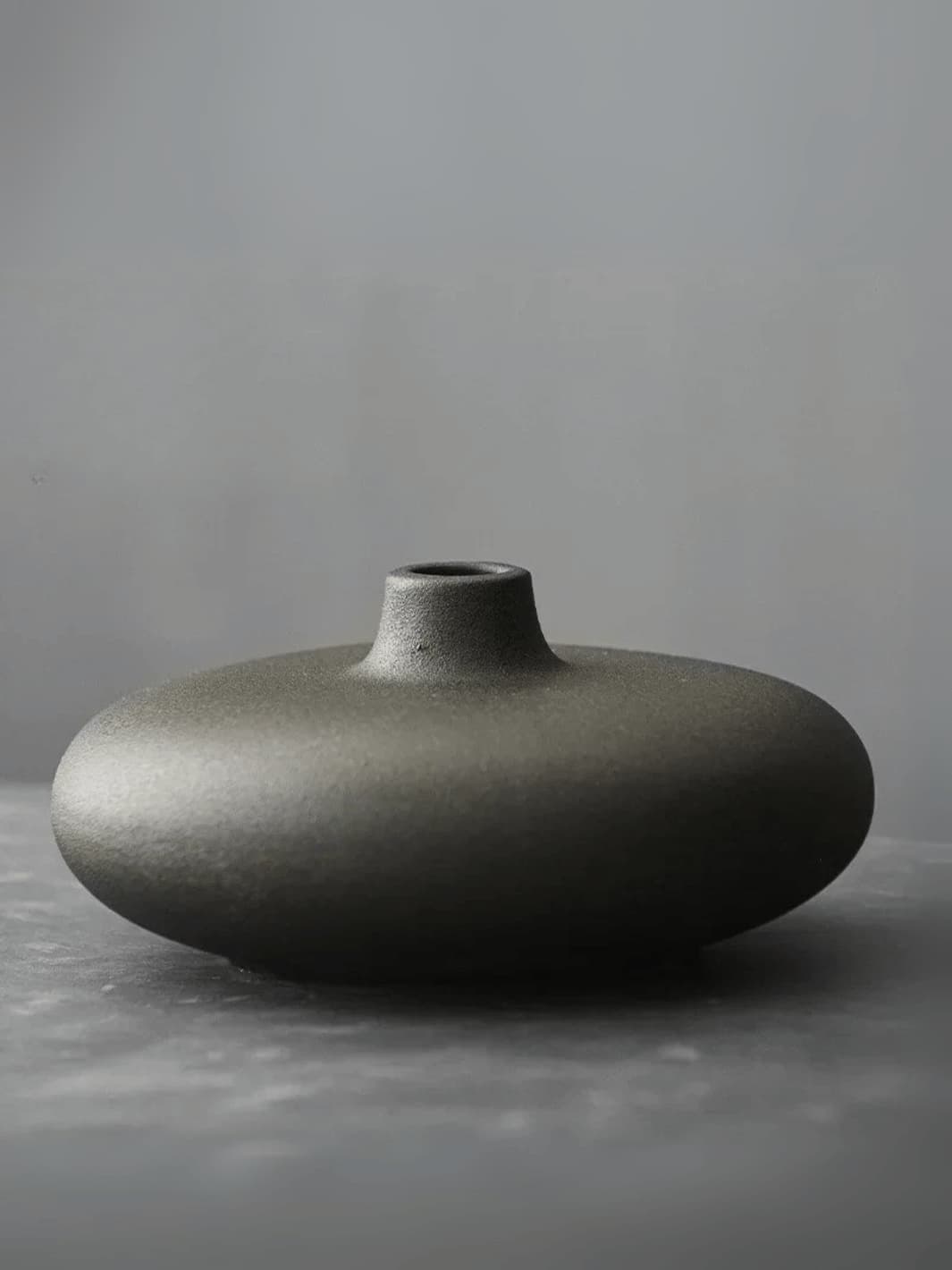 Vase | Terracotta plate - Élégance japonaise brute