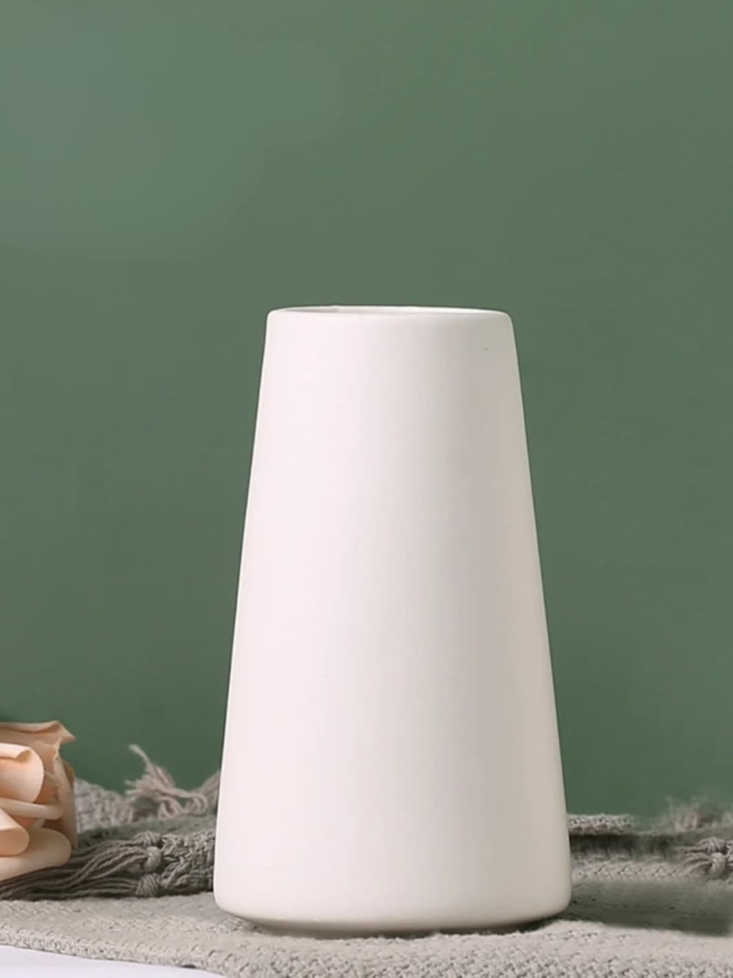 Vase | Silhouette conique minimaliste