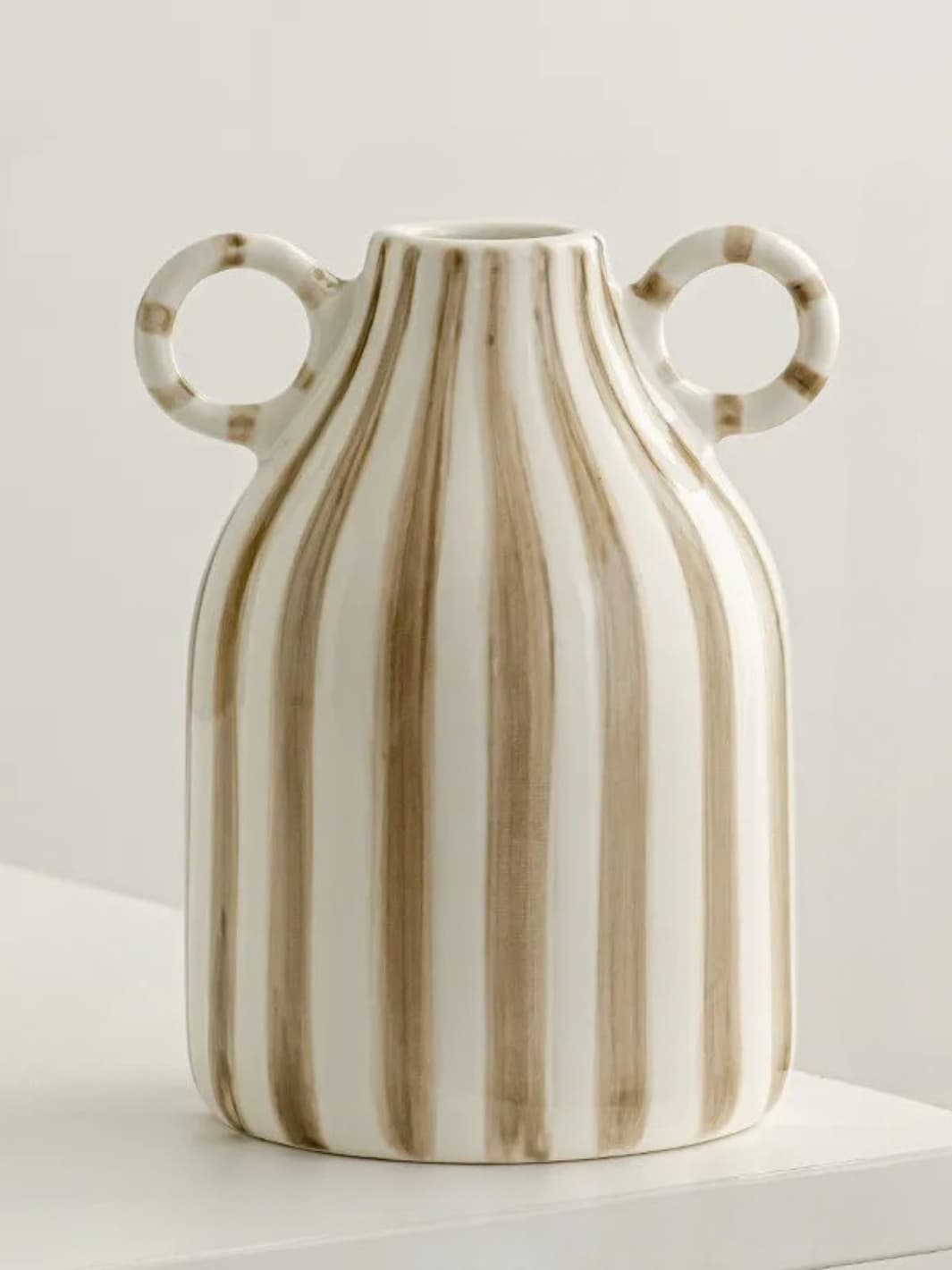 Vase | Pot en céramique à anses rayé