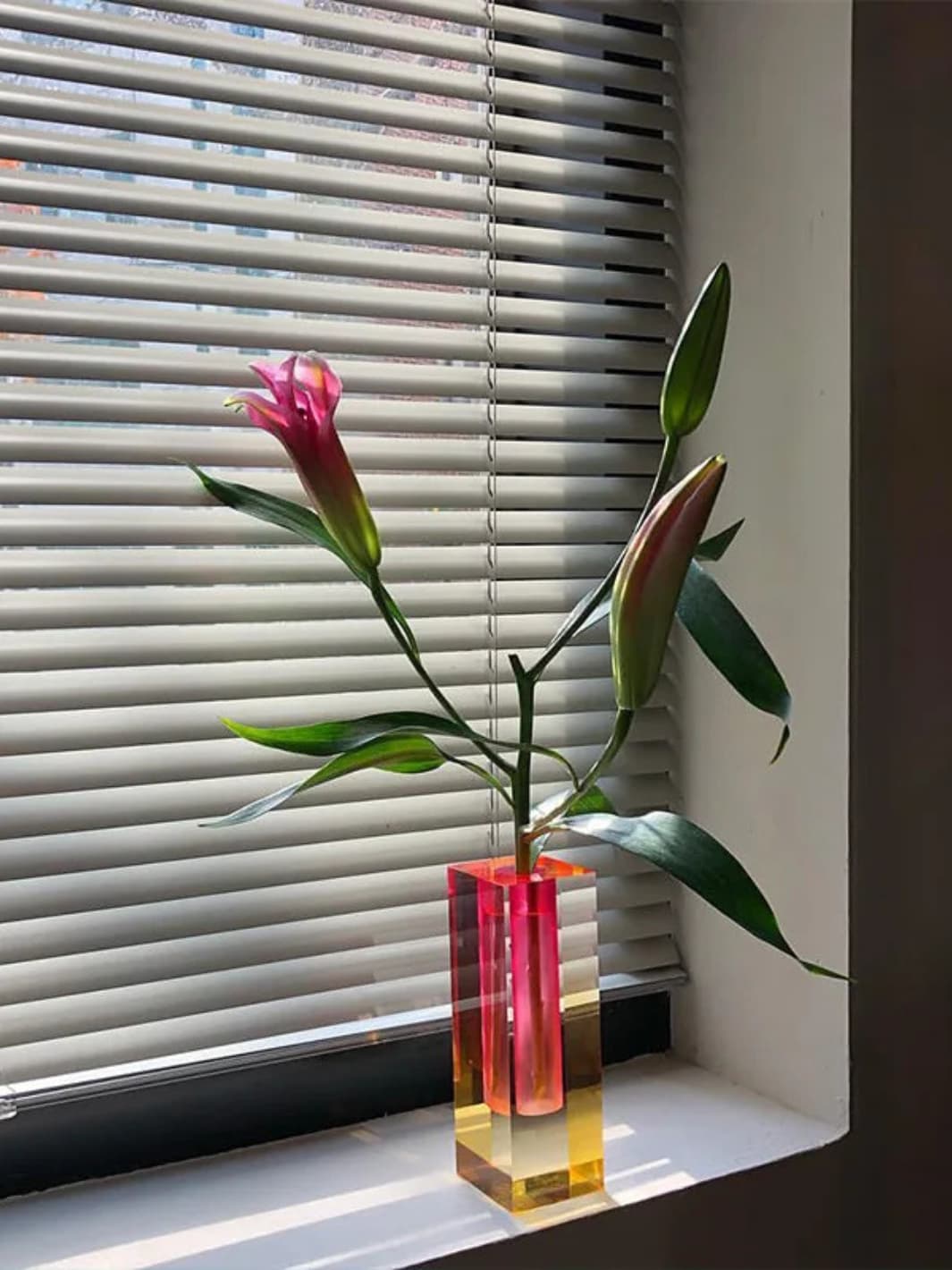Vase | Acrylique design multicolore façon cristal nordique