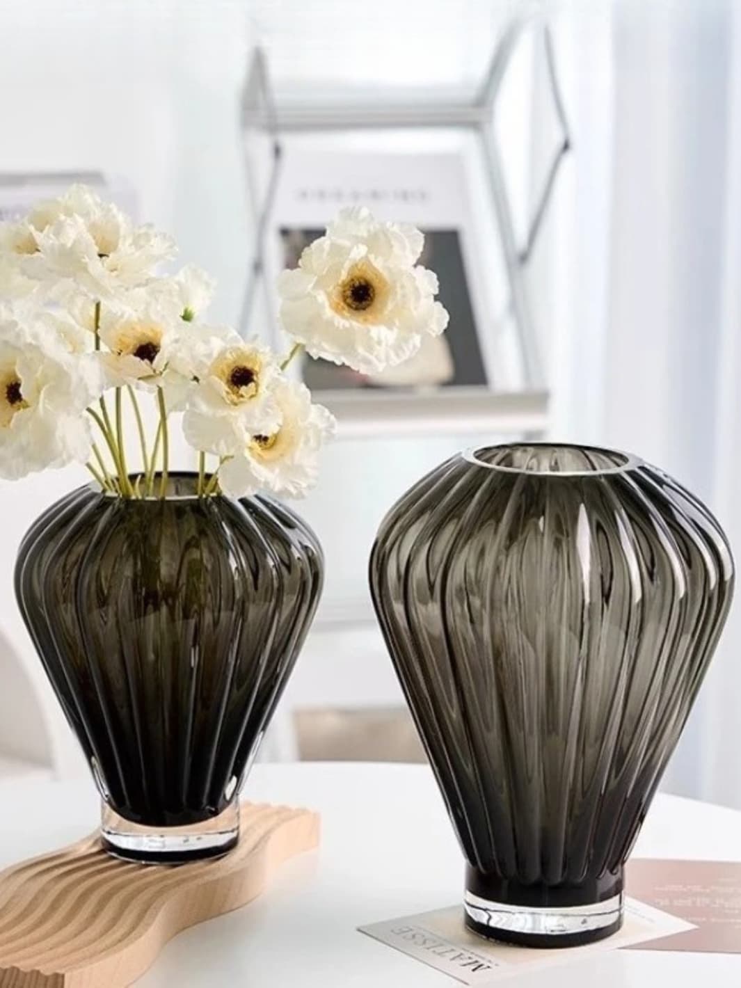 Vase | Pot en verre cristal fumé à reliefs torsadés