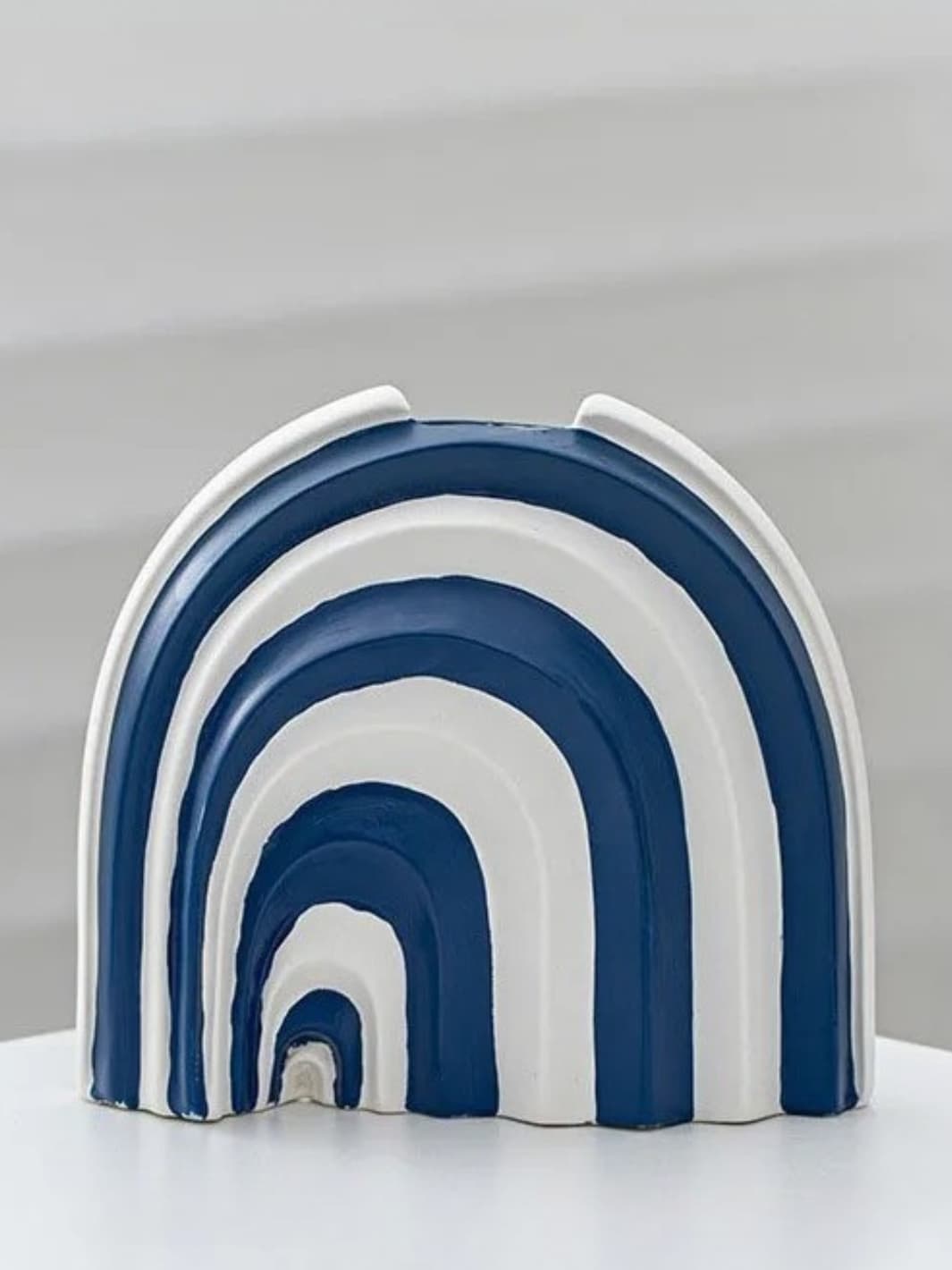 Vase | Grande arche graphique aux courbes marines