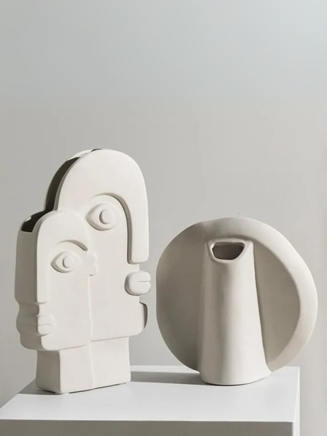 Vase | Visage artistique abstrait en céramique nordique