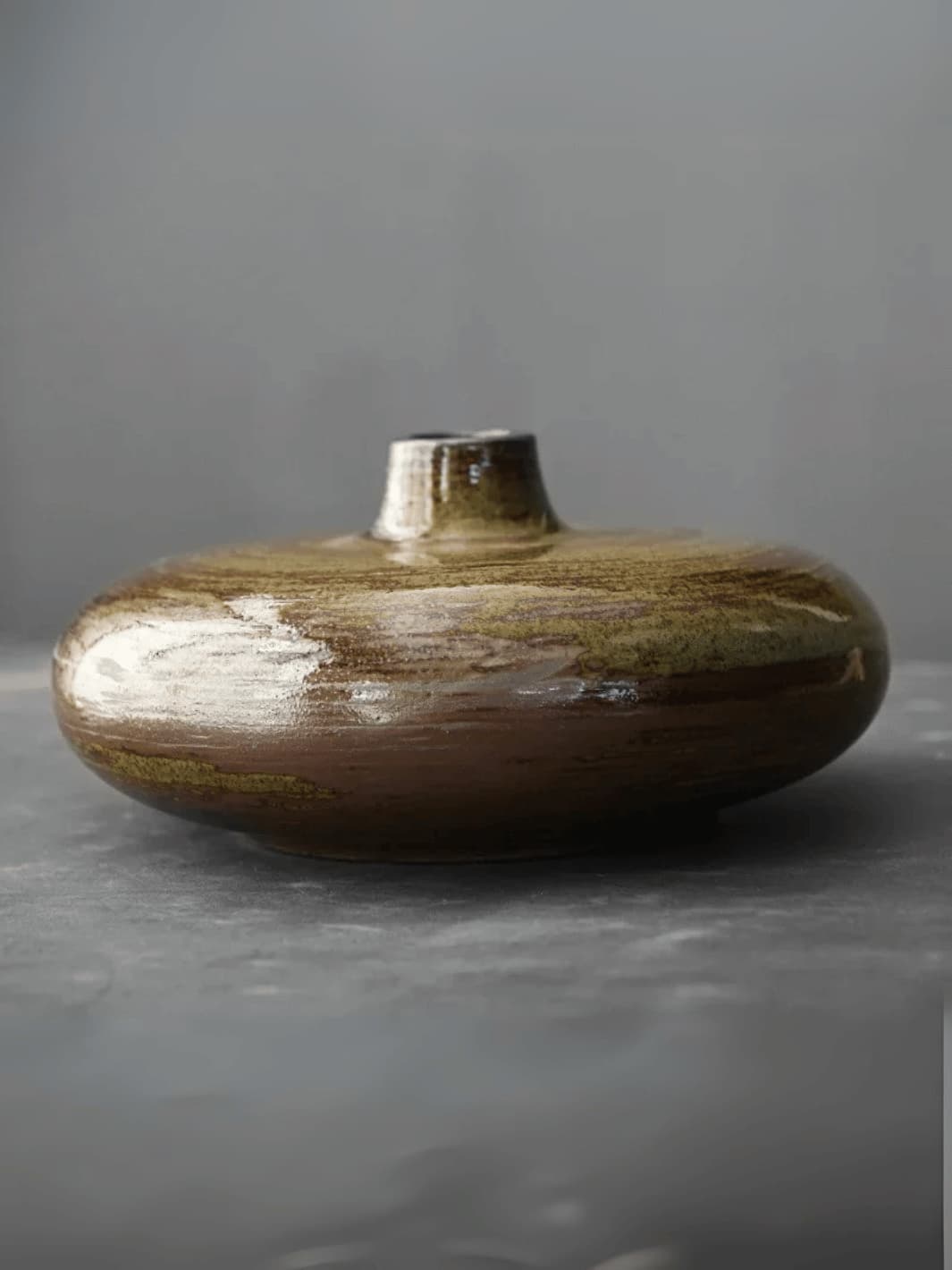 Vase | Terracotta plate - Élégance japonaise brute