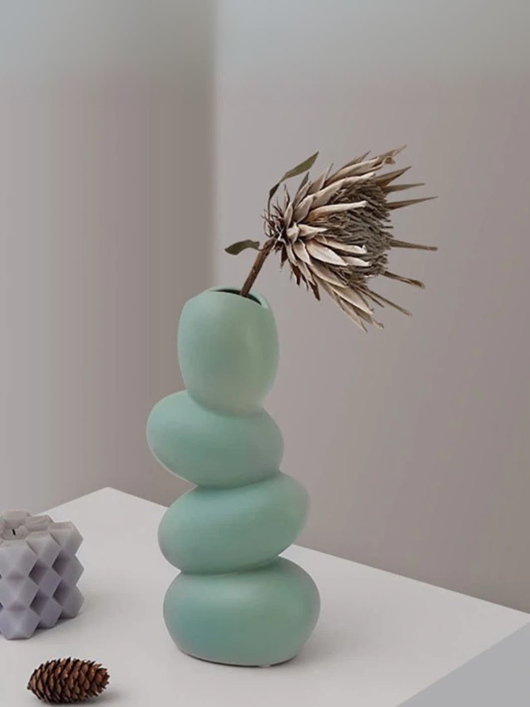 Vase | Superposition de galets en céramique