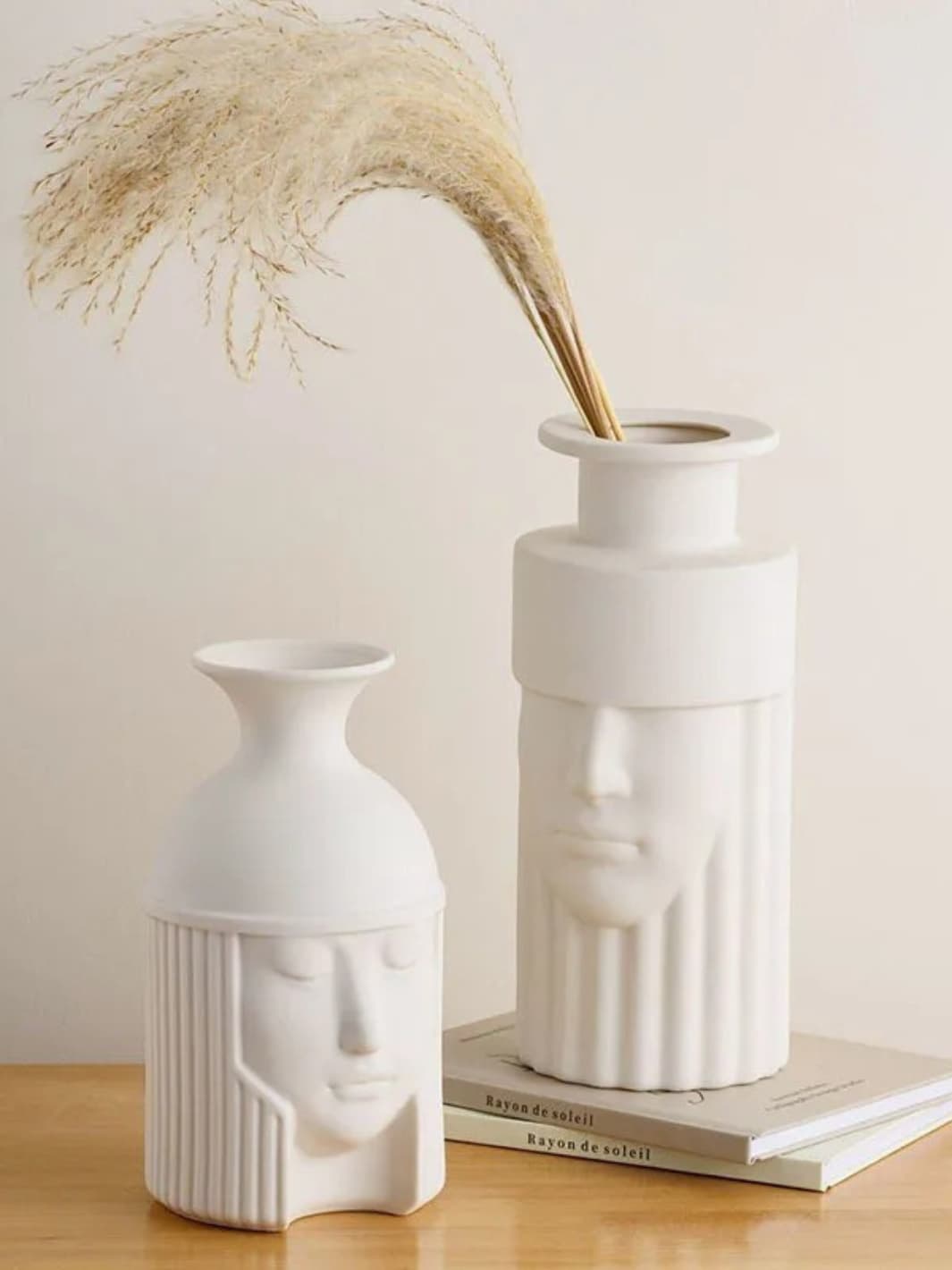 Vase | Visage de guerrier en céramique blanche style antique