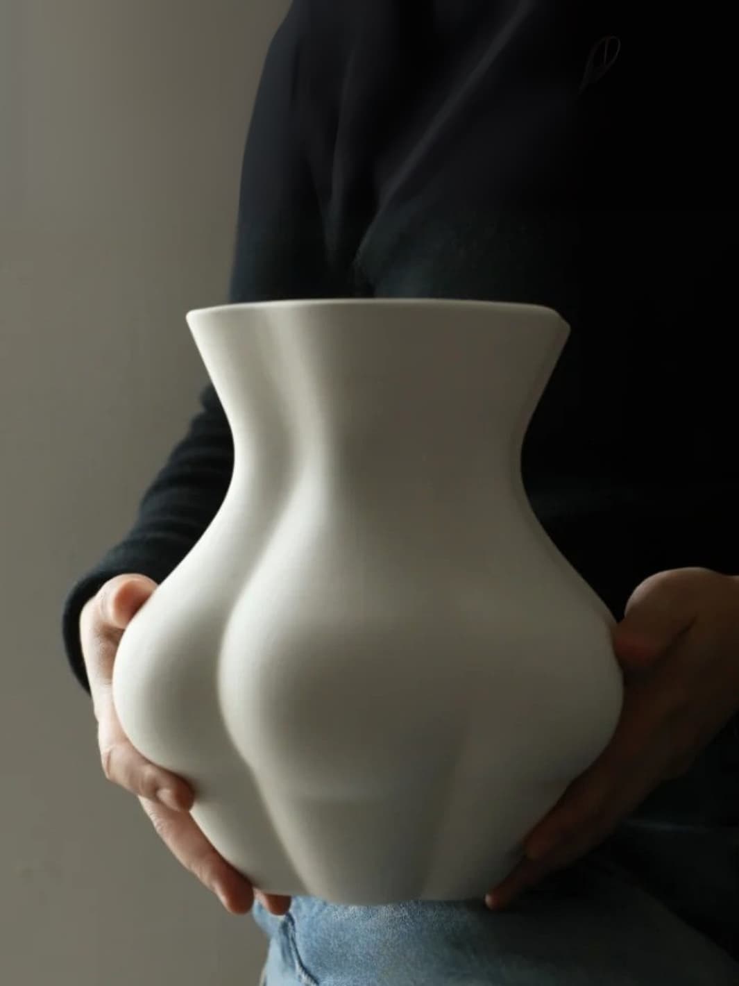 Vase | Pot blanc mat design en forme de corps féminin