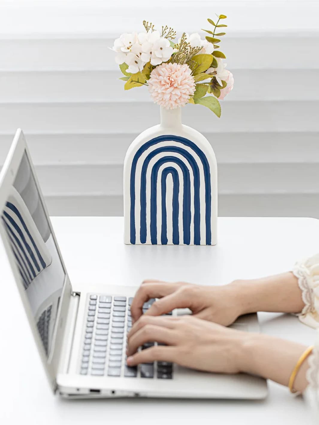 Vase | Petit totem graphique bleu et blanc