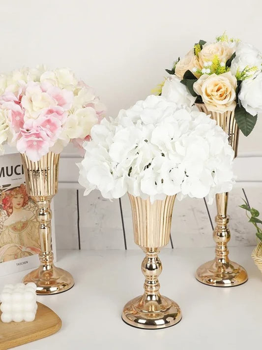 Vase | Pied doré style flûte, finition brillante pour cérémonie