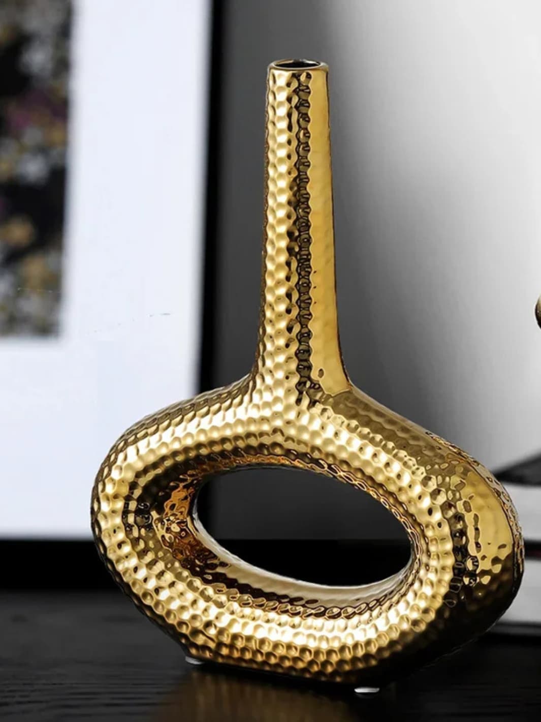 Vase | Design doré martelé à col étroit