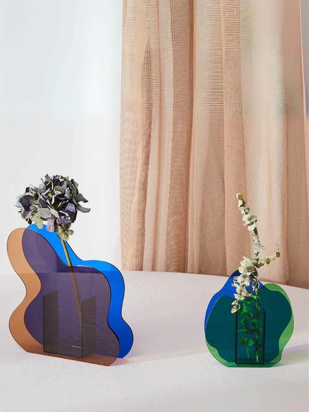 Vase | Design ondulé en acrylique coloré