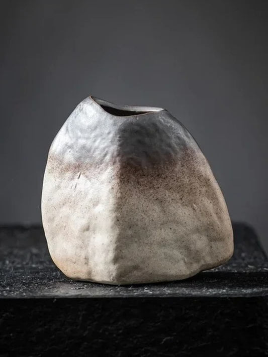Vase | Pièce artisanale brute façon roche naturelle