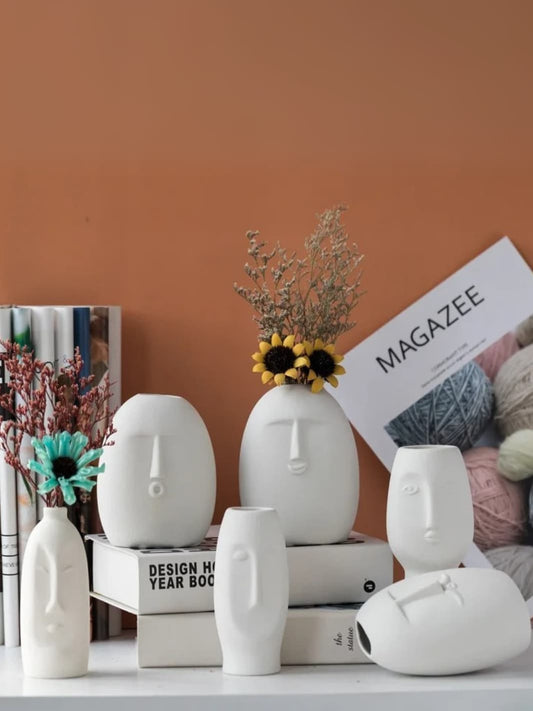 Vase | Visages en céramique blanche
