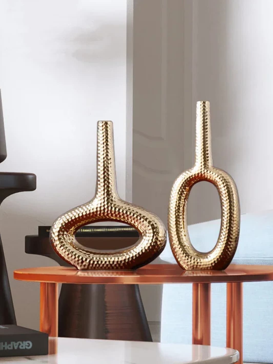 Vase | Design doré martelé à col étroit