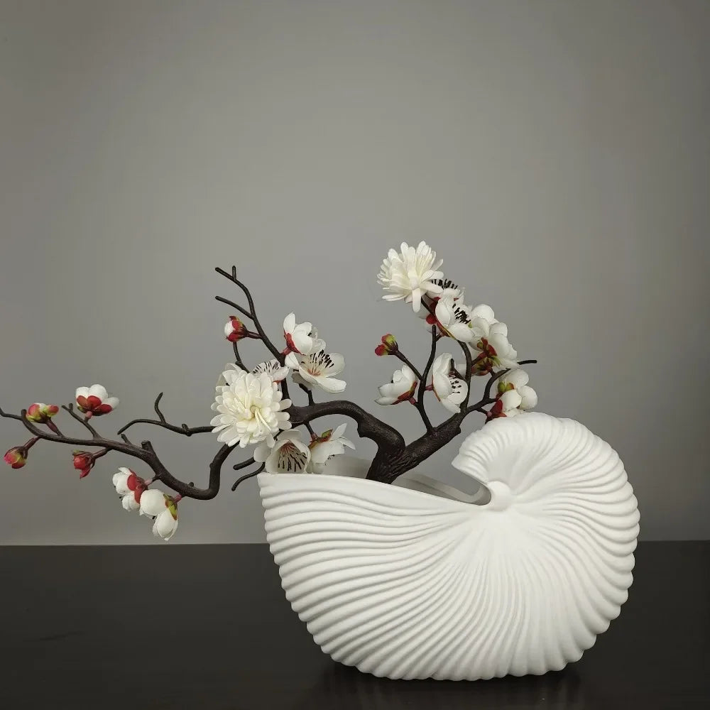 Vase | Coquillage conique blanc ondulé