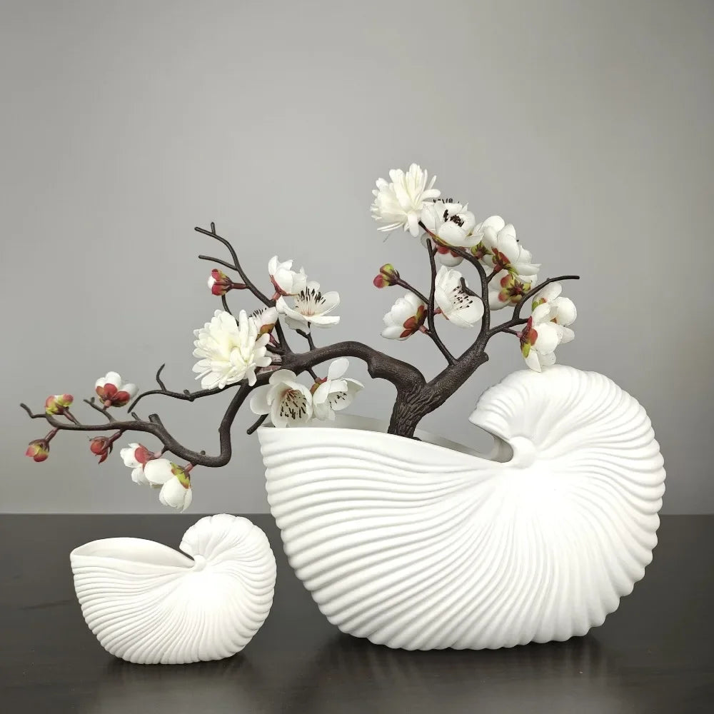 Vase | Coquillage conique blanc ondulé
