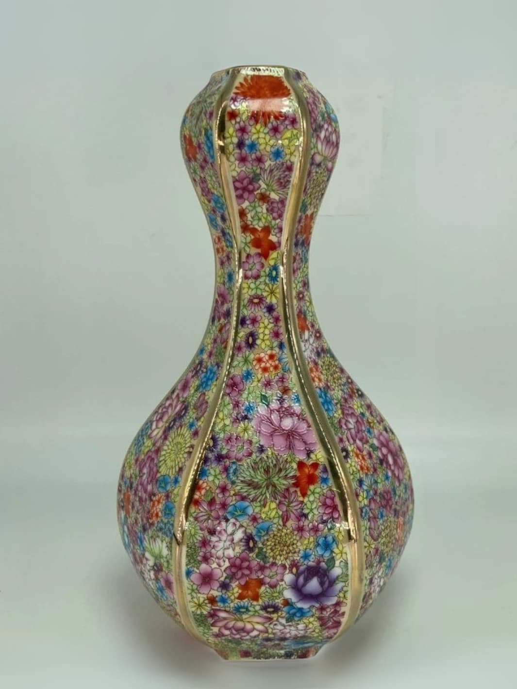 Vase | Pot chinois ancien fleuri multicolore en porcelaine